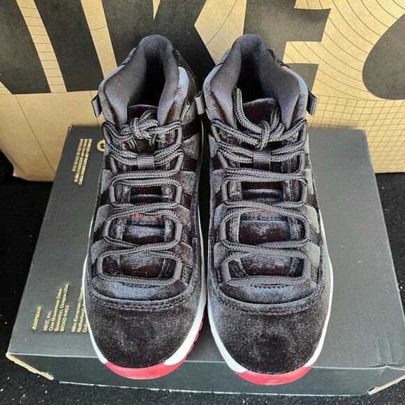NEW Air Jordan 11 Velvet Bred Black Red Kids Size 13.5C HF7807-061 - Picture 3 of 6